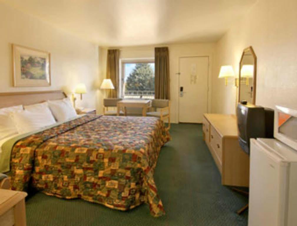 Days Inn By Wyndham Deming Eksteriør bilde